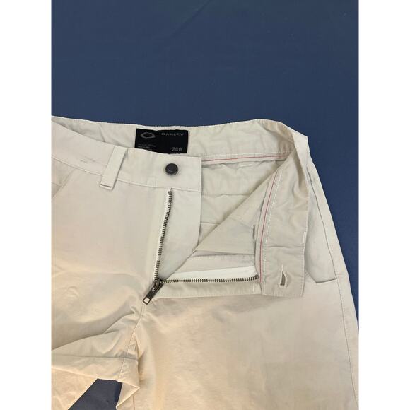 Oakley Men’s Bone Colored Khaki Shorts Size 28W 11" inseam Pre-owned - Picture 9 of 10